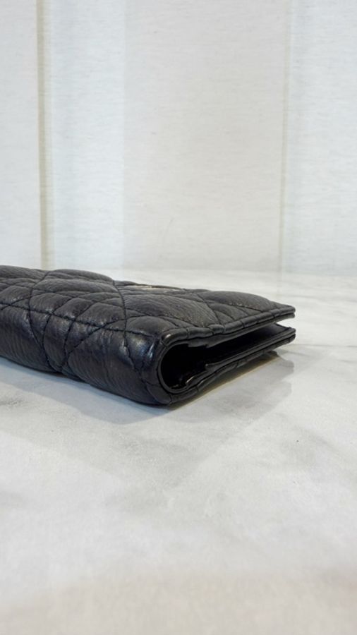 Dior 黑小牛皮金釦Caro Dahlia對釦短夾-7