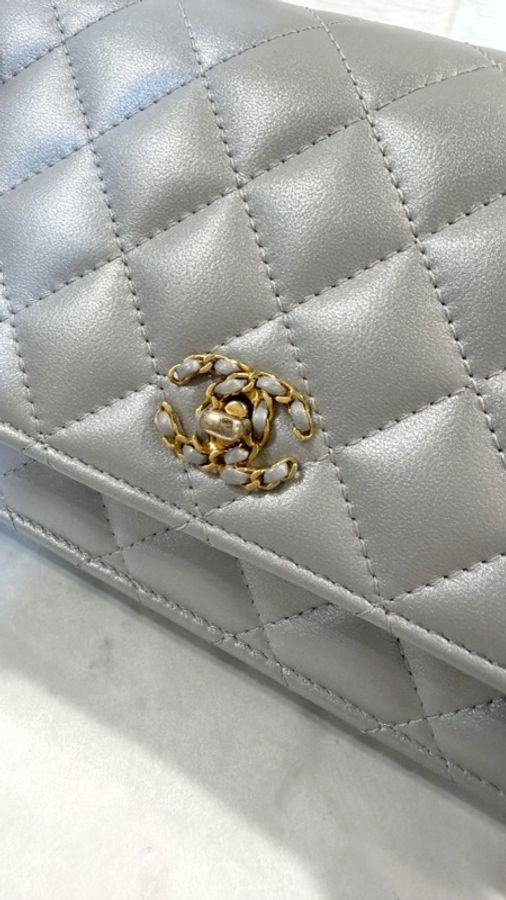 Chanel 珠光淺灰羊皮19 Handle手提斜背WOC AP3664-1