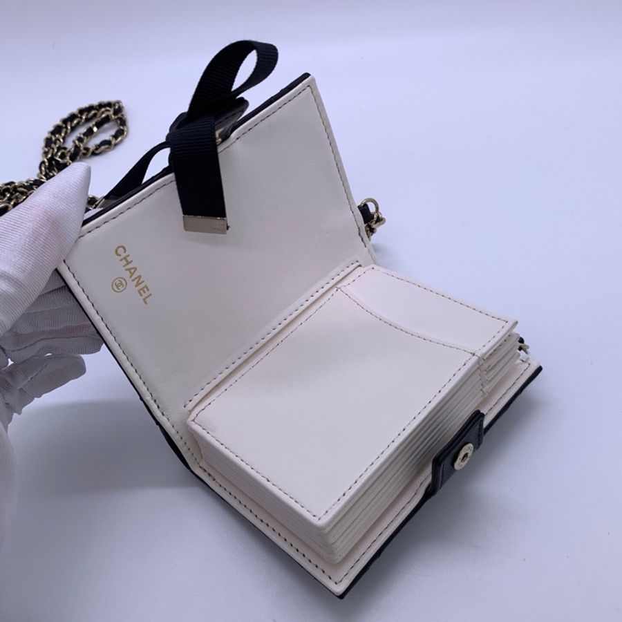 Chanel香奈兒 秋冬蝴蝶結書本鏈條卡包 黑色 羊皮材質 芯片款 可斜挎單肩 尺寸 :7.5×11-5