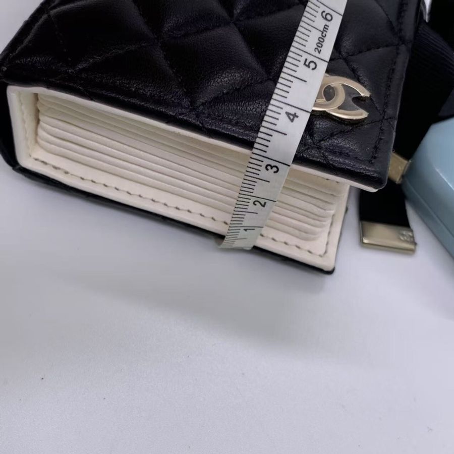 Chanel香奈兒 秋冬蝴蝶結書本鏈條卡包 黑色 羊皮材質 芯片款 可斜挎單肩 尺寸 :7.5×11-13