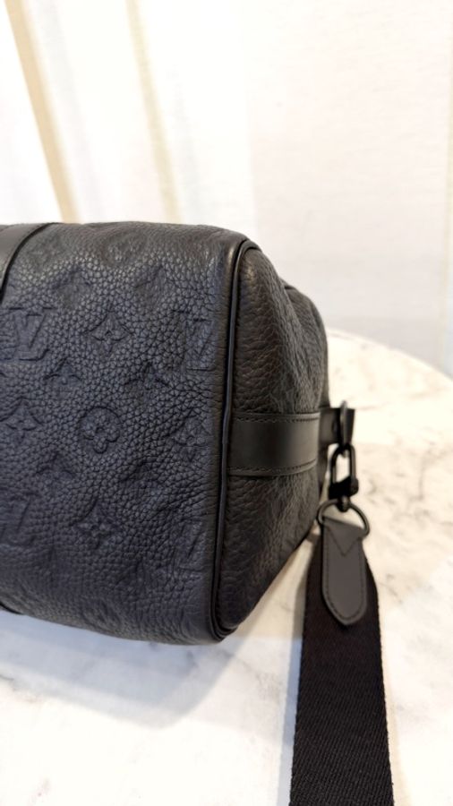 LV 黑牛皮壓紋Keepall 35手提斜背波士頓包M22765-9