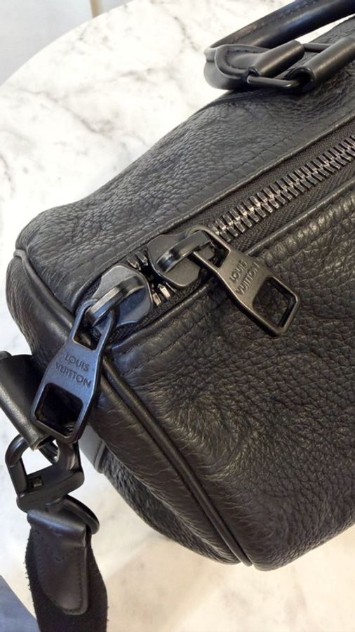 LV 黑牛皮壓紋Keepall 35手提斜背波士頓包M22765-10