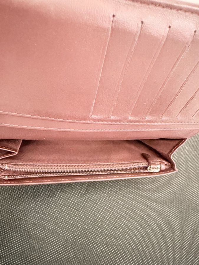Chanel 黑羊皮銀釦對開8卡長夾-21