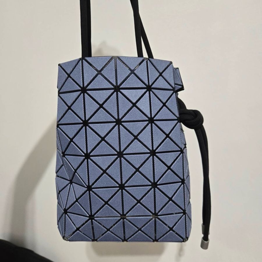 Issey Miyake 三宅一生 BaoBao 藍色牛仔水桶包-0
