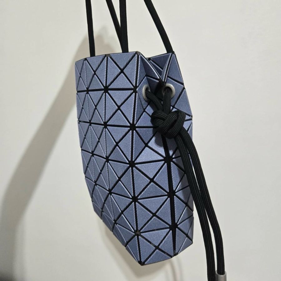 Issey Miyake 三宅一生 BaoBao 藍色牛仔水桶包-1