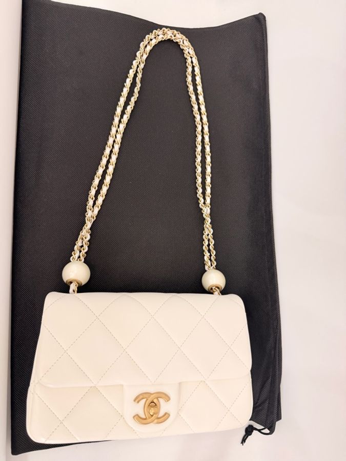 Chanel cf大mini 白羊皮金釦珍珠調節肩斜背包-1