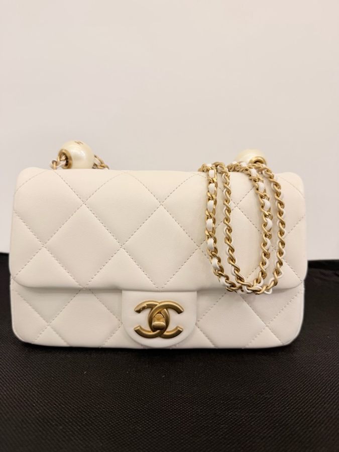 Chanel cf大mini 白羊皮金釦珍珠調節肩斜背包-4