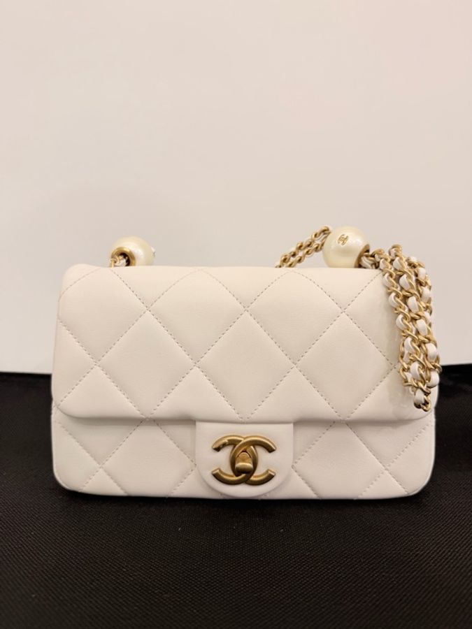 Chanel cf大mini 白羊皮金釦珍珠調節肩斜背包-6