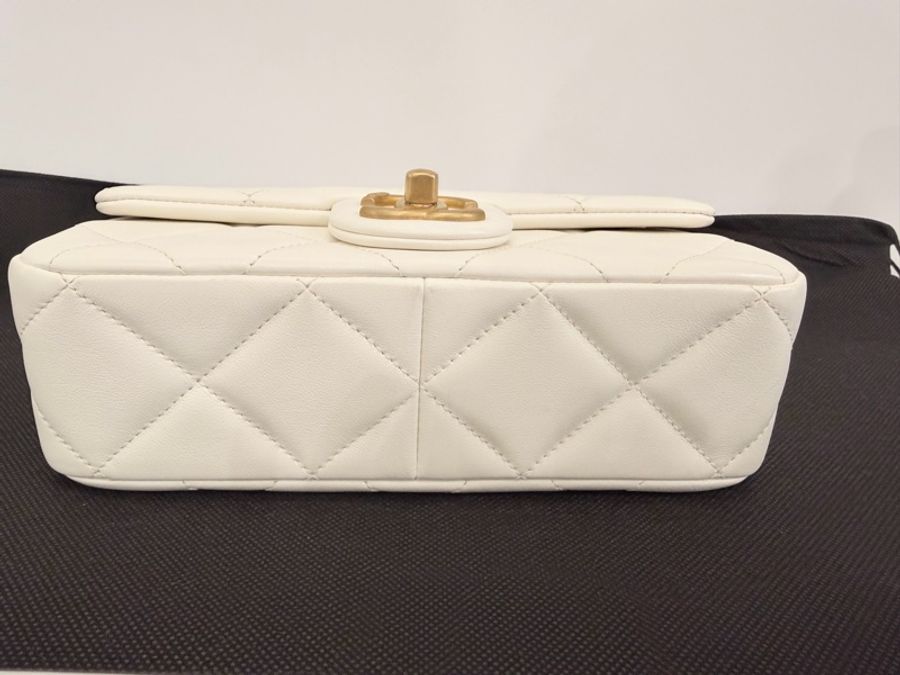 Chanel cf大mini 白羊皮金釦珍珠調節肩斜背包-15