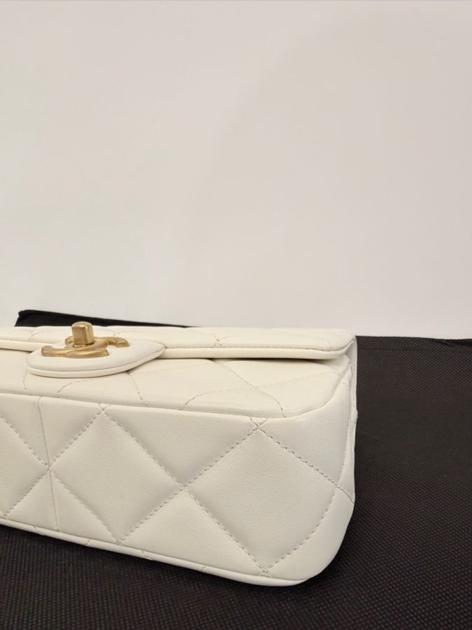 Chanel cf大mini 白羊皮金釦珍珠調節肩斜背包-17
