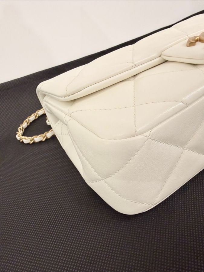 Chanel cf大mini 白羊皮金釦珍珠調節肩斜背包-19
