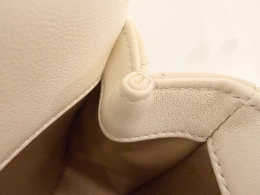 Chanel cf大mini 白羊皮金釦珍珠調節肩斜背包-22