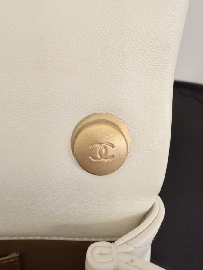 Chanel cf大mini 白羊皮金釦珍珠調節肩斜背包-34