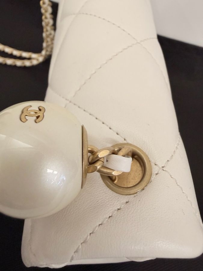 Chanel cf大mini 白羊皮金釦珍珠調節肩斜背包-37