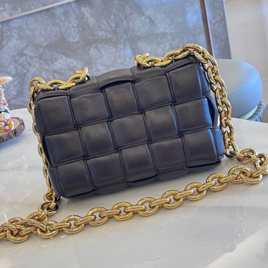 BOTTEGA VENETA The Chain Cassette 編織小羊皮鍊帶枕頭包-1
