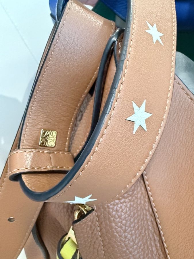 LOEWE✨Hammock Stars 限量款拼色星星背帶吊床包 大號 粗用~-26