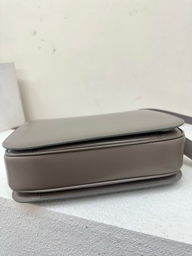 閑置 Celine Triomphe 經典金屬徽標 牛皮 手提包斜挎包單肩包 象灰色-4