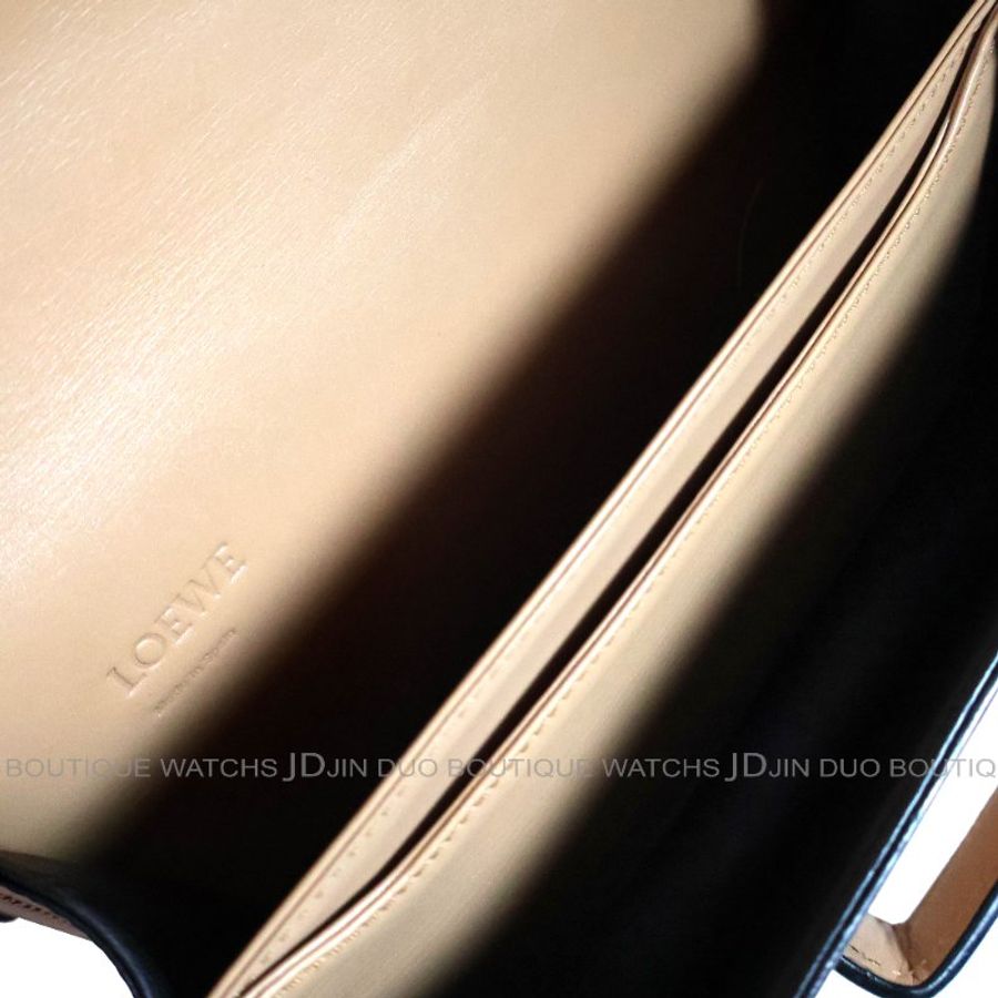 金鐸精品~2555 LOEWE羅威 Barcelona巴賽隆納中號粉裸色小牛皮金扣側肩背包-7