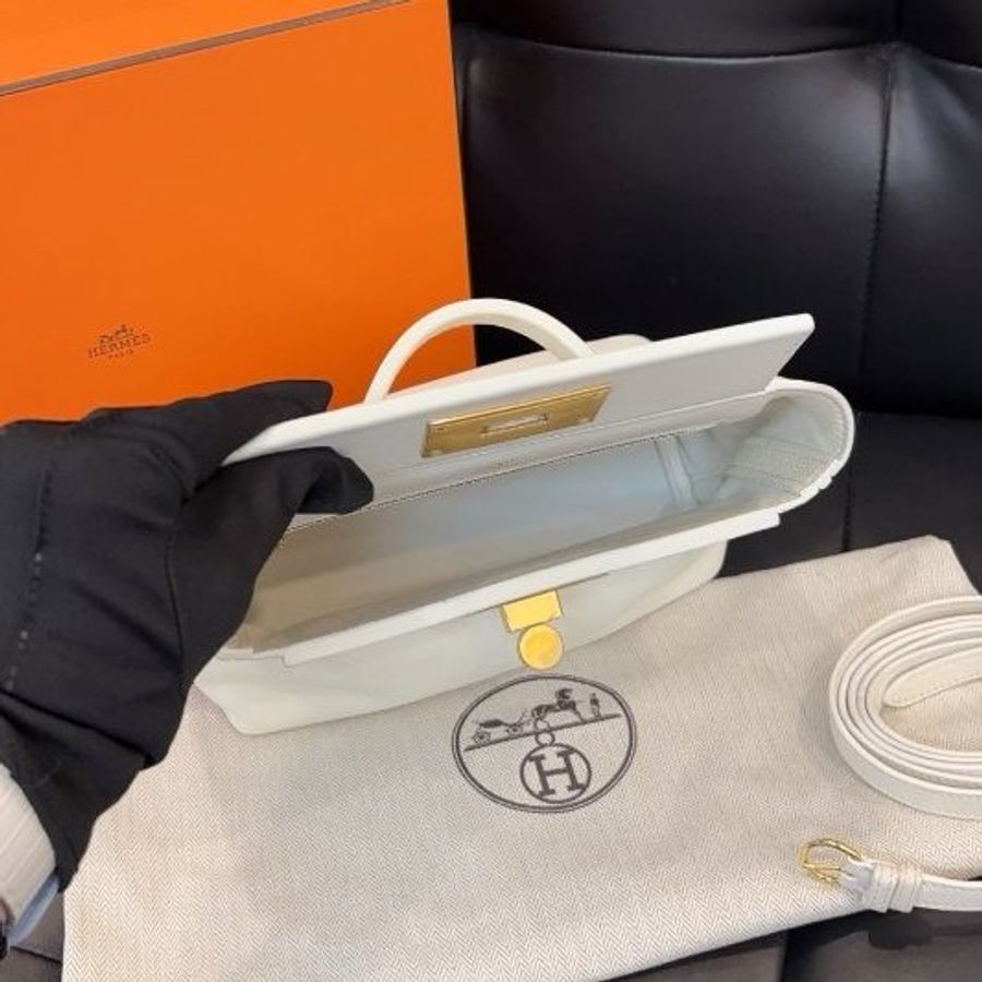 Hermes愛馬仕 2424 白色金扣迷你肩背包-8