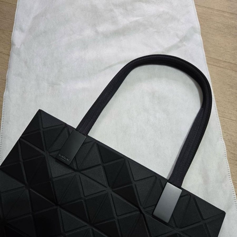 Issey Miyake 三宅一生 BaoBao 軌跡肩背包 手拿包 特殊材質設計-2