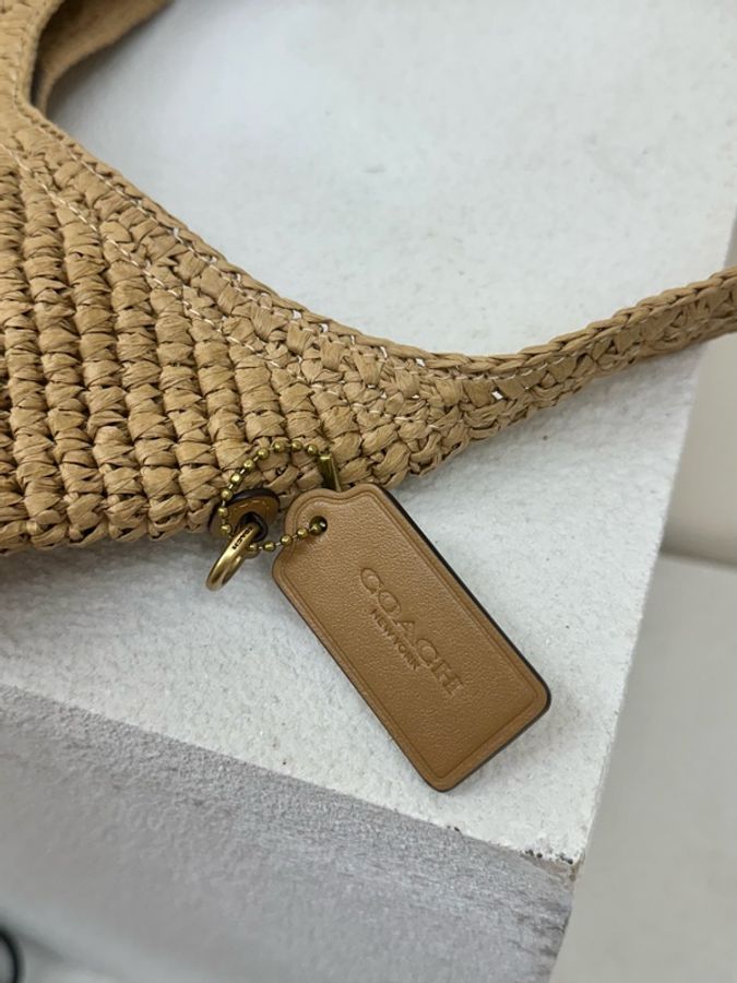 全新Coach Brooklyn 28 草編包 磁性扣合字母浮雕編織設計 單肩包 小號 small 稻草色-5
