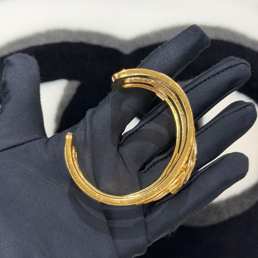 CHANEL 收藏級單品 1994 年春季系列 復古金色鏤空雙 C 手鐲 IA211-15
