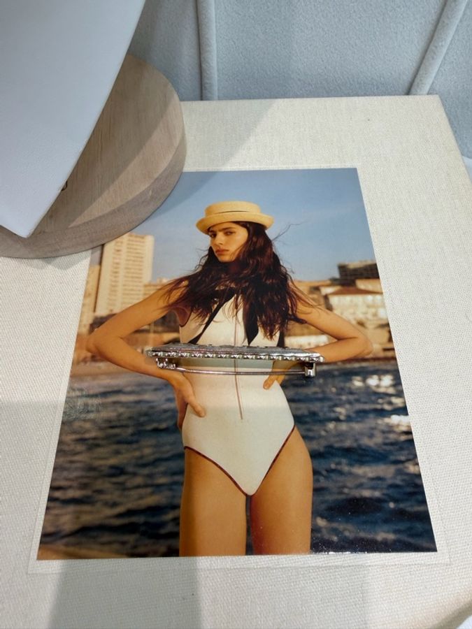 CHANEL 白色琺瑯文字LOGO胸針-14