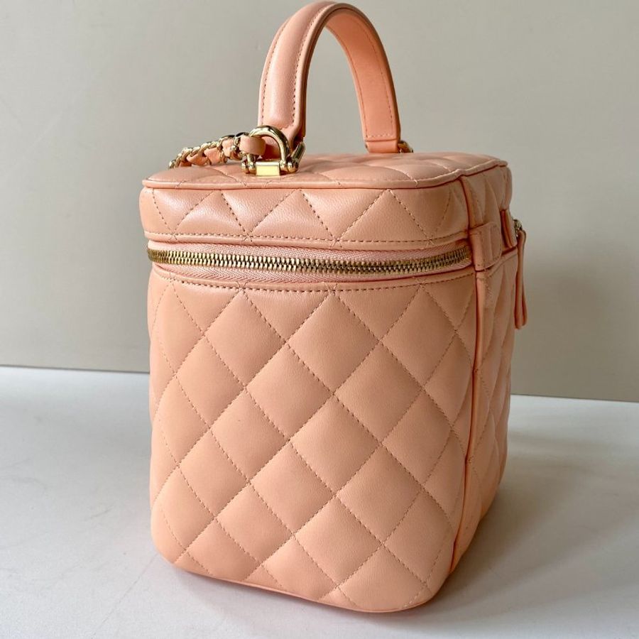 CHANEL 粉色 羊皮 金鍊 直式 手提 斜背 化妝箱 AS2362-2