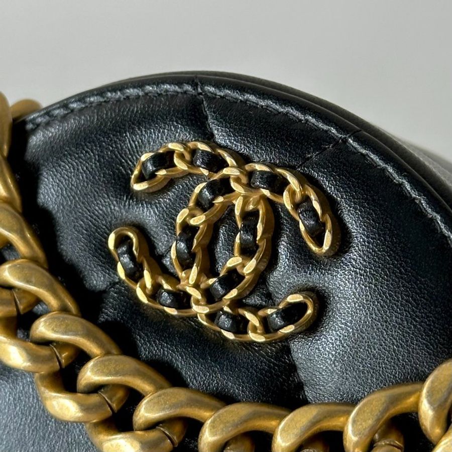 CHANEL 19系列 黑色 羊皮 金釦 雙色鍊 圓餅 斜背包 AP0945 現貨-6