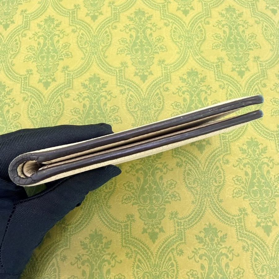 Gucci 白色荔枝紋logo短夾-4