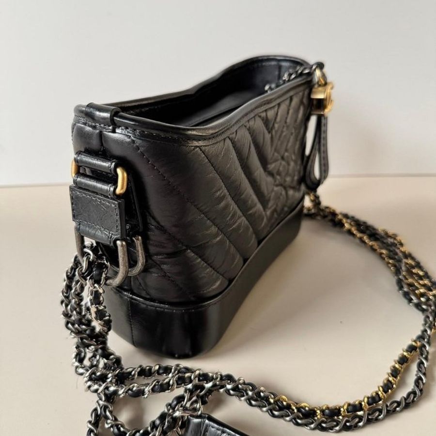 CHANEL Gabrielle 黑色 小牛皮 山形 V型紋 金銀 鏈帶 小型 流浪包 A9181-1