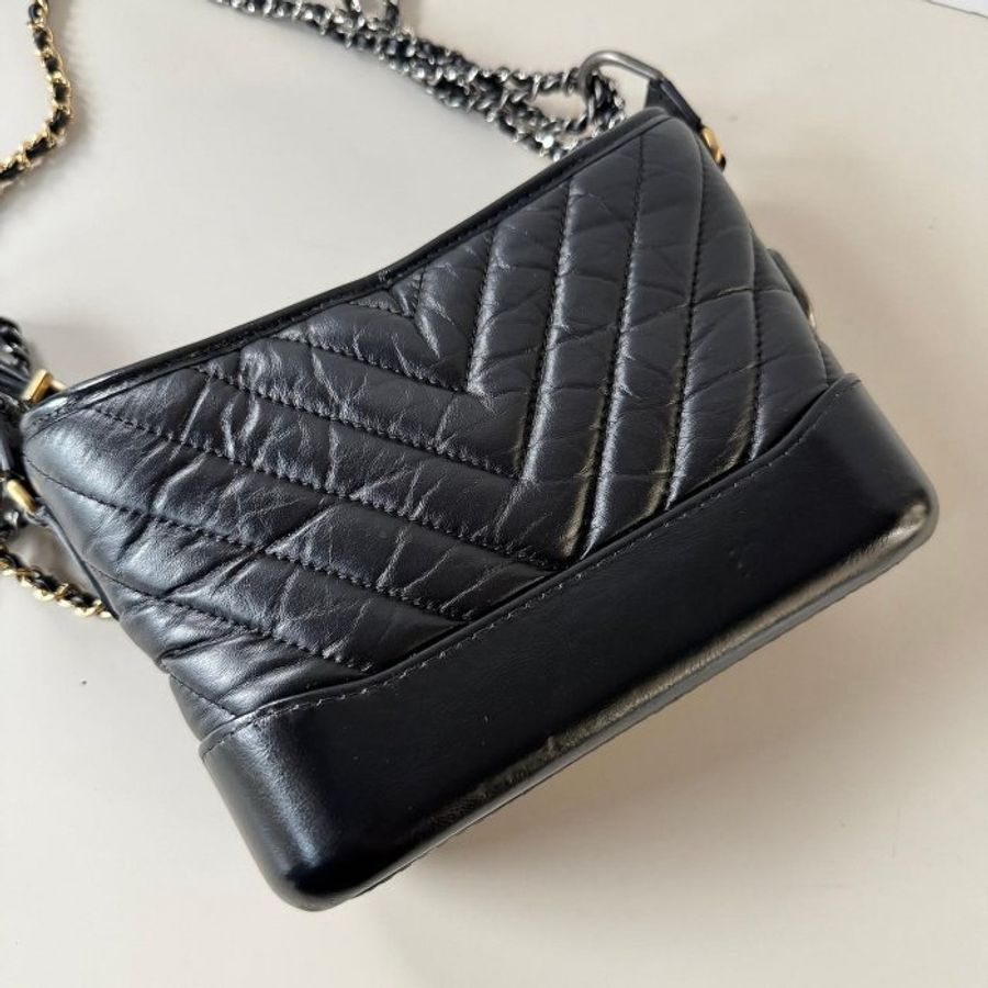 CHANEL Gabrielle 黑色 小牛皮 山形 V型紋 金銀 鏈帶 小型 流浪包 A9181-4