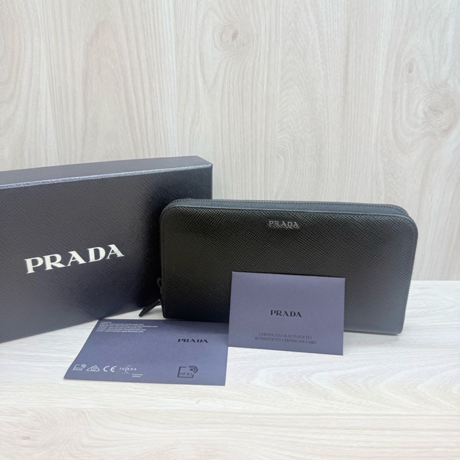 prada黑防刮牛皮ㄇ拉長夾-0