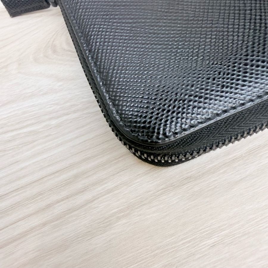 prada黑防刮牛皮ㄇ拉長夾-15