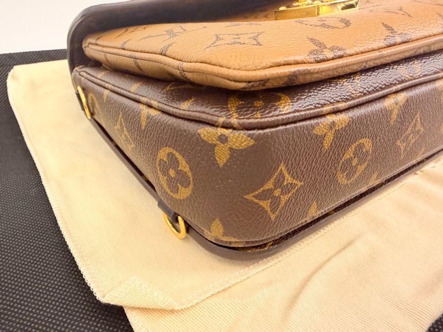 LV雙色原花金釦pochette métis 肩背、後背包-14