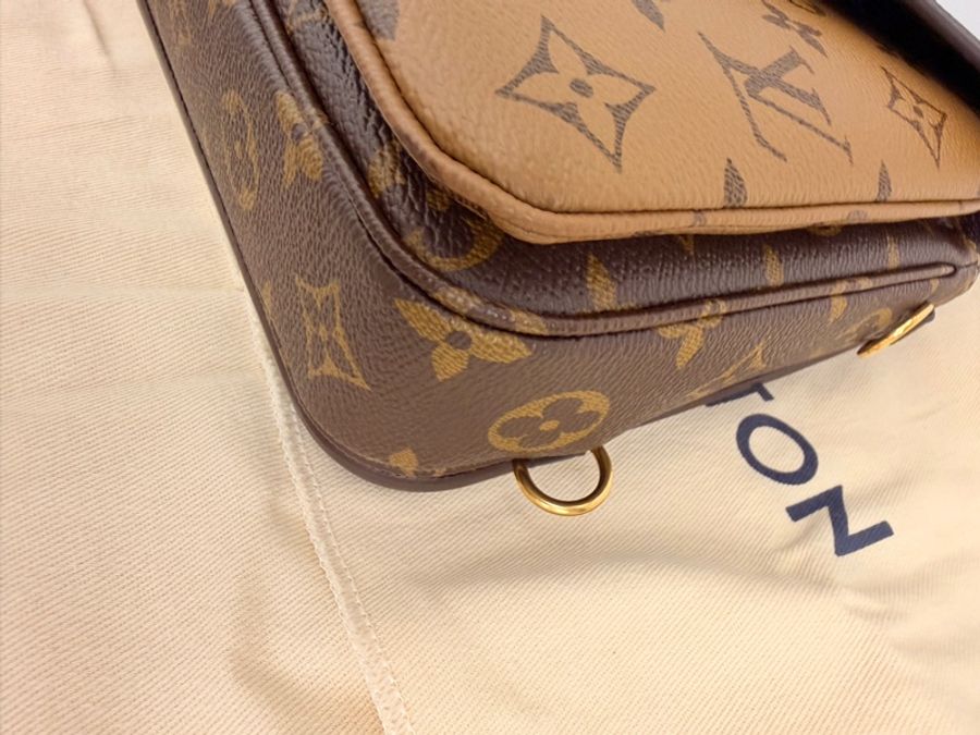 LV雙色原花金釦pochette métis 肩背、後背包-15