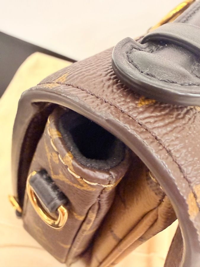LV雙色原花金釦pochette métis 肩背、後背包-19