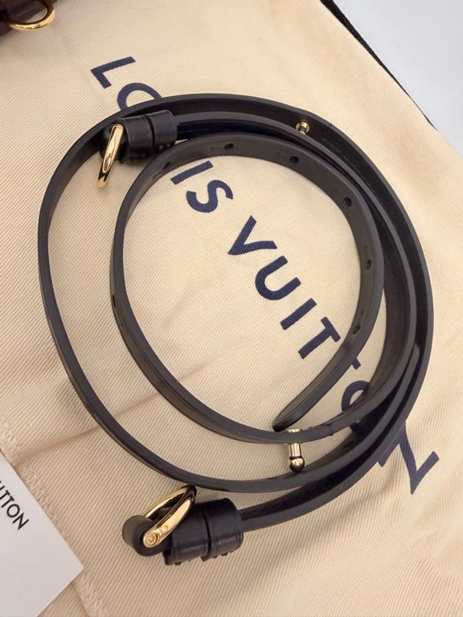 LV雙色原花金釦pochette métis 肩背、後背包-27