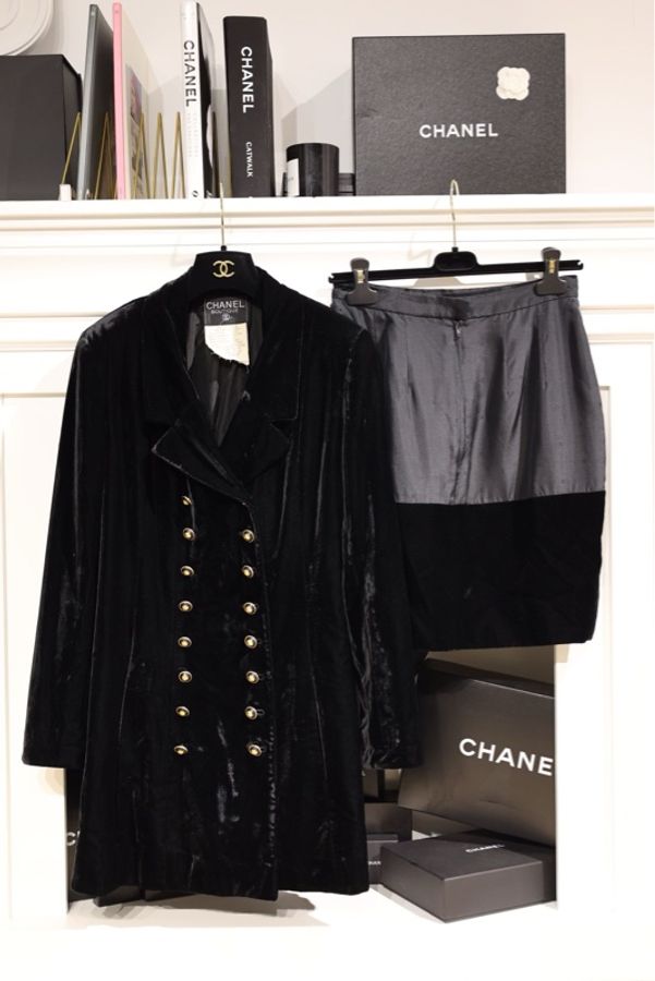 Chanel 93年秋冬秀款黑金丝绒双排扣套装-0