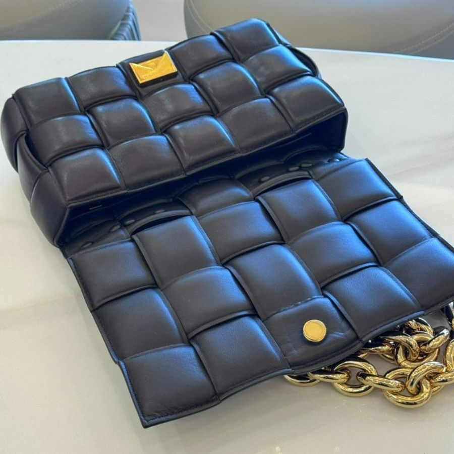*SHIHNA名牌精品*BOTTEGA VENETA The Chain Cassette 編織小羊皮鍊帶枕頭包-2
