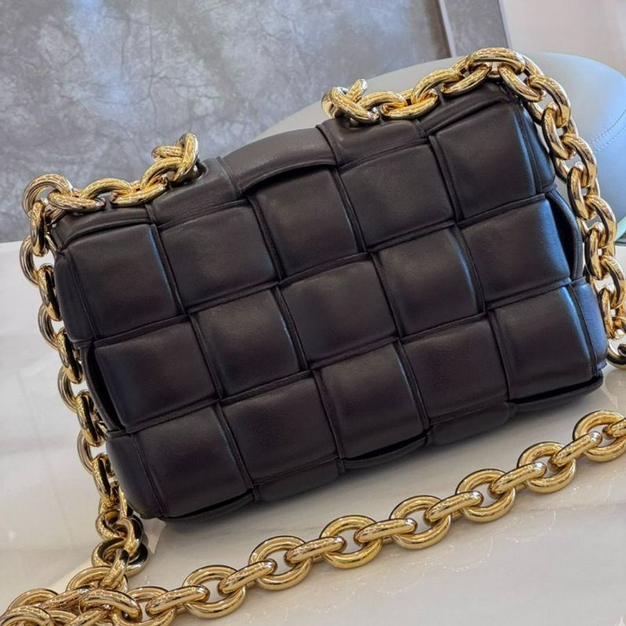 *SHIHNA名牌精品*BOTTEGA VENETA The Chain Cassette 編織小羊皮鍊帶枕頭包-5
