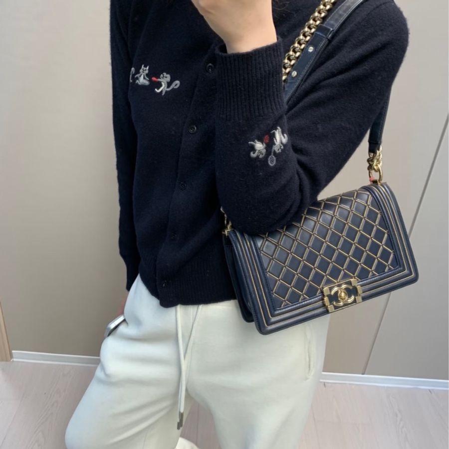 近全新香奈兒Chanel boy 25cm 琺瑯淡金絲線編織淡金釦 深邃藍牛皮-10