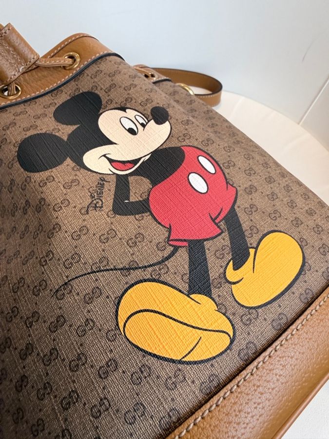 Gucci✨Disney迪士尼米奇老花水桶包斜背包-15