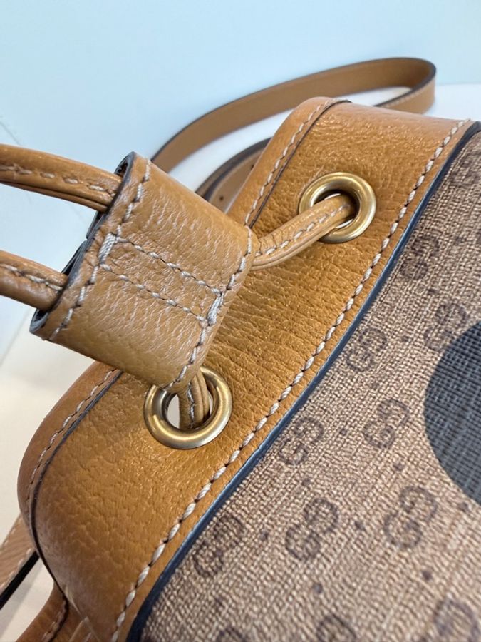 Gucci✨Disney迪士尼米奇老花水桶包斜背包-16