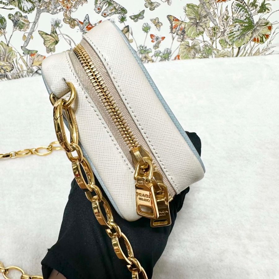 PRADA SAFFIANO 霧霾藍 WOC 金鏈 相機包-10