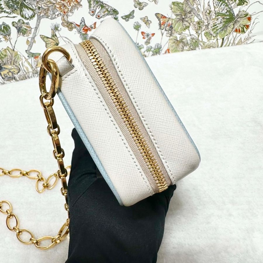 PRADA SAFFIANO 霧霾藍 WOC 金鏈 相機包-11