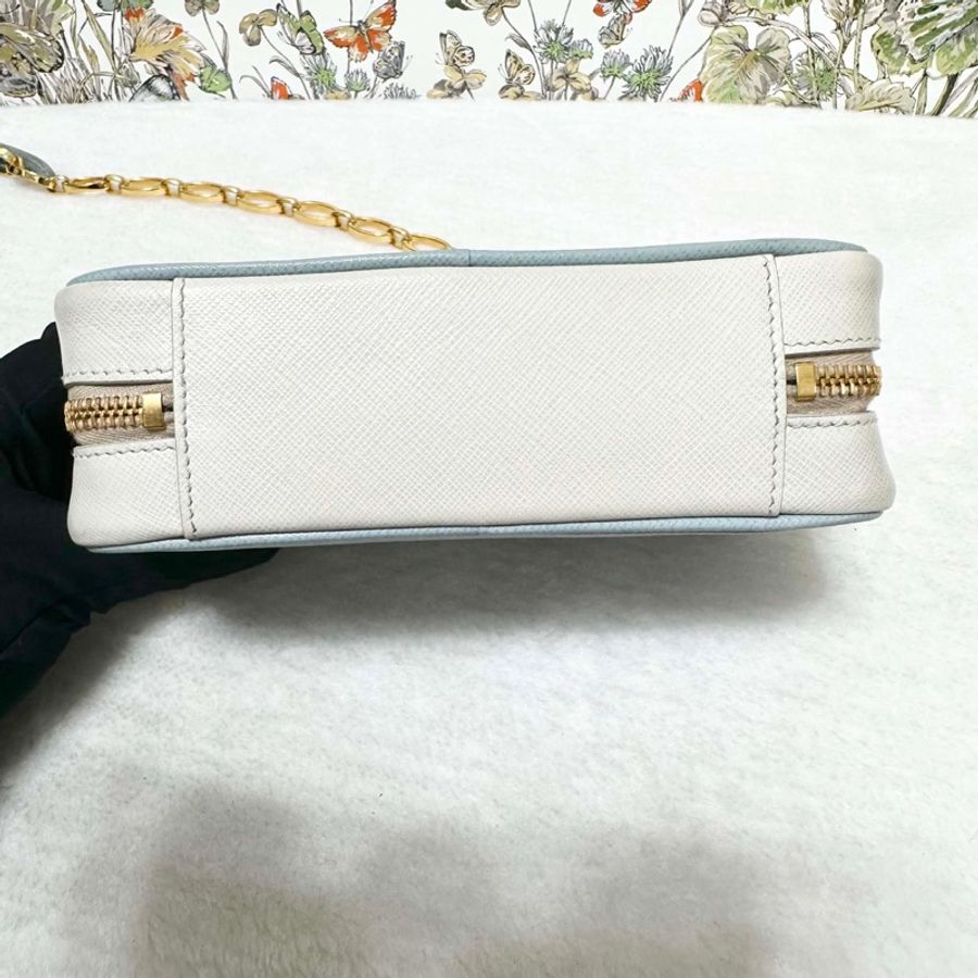 PRADA SAFFIANO 霧霾藍 WOC 金鏈 相機包-13