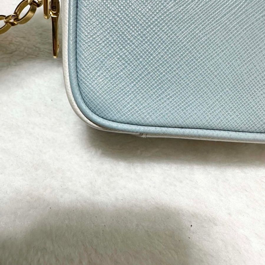 PRADA SAFFIANO 霧霾藍 WOC 金鏈 相機包-17