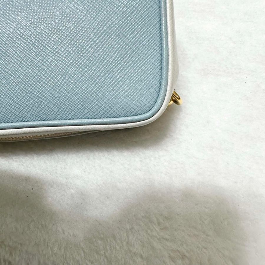 PRADA SAFFIANO 霧霾藍 WOC 金鏈 相機包-19