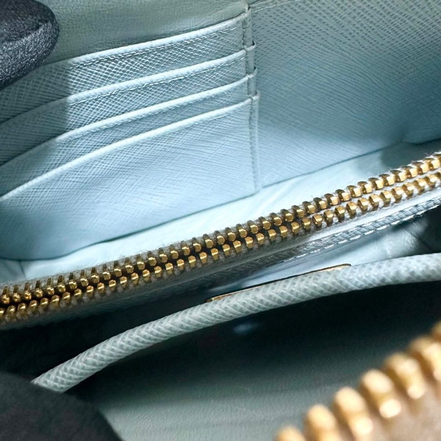 PRADA SAFFIANO 霧霾藍 WOC 金鏈 相機包-22